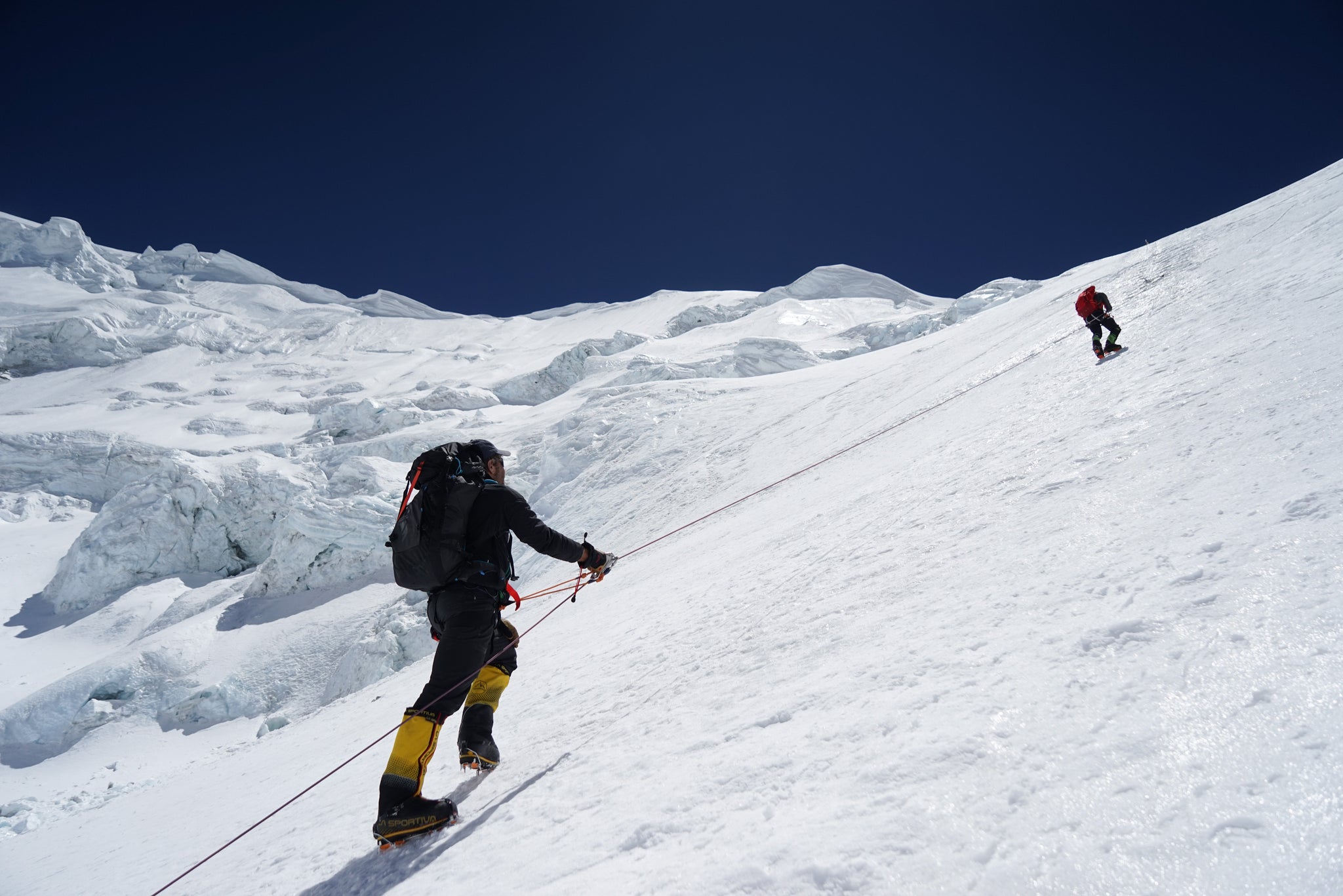 Climbers using the Rest Step technique on the approach to Camp 1 on the North Side of Mount Everest.  Photo: Zeb Blais / Blackbird Mountain Guides