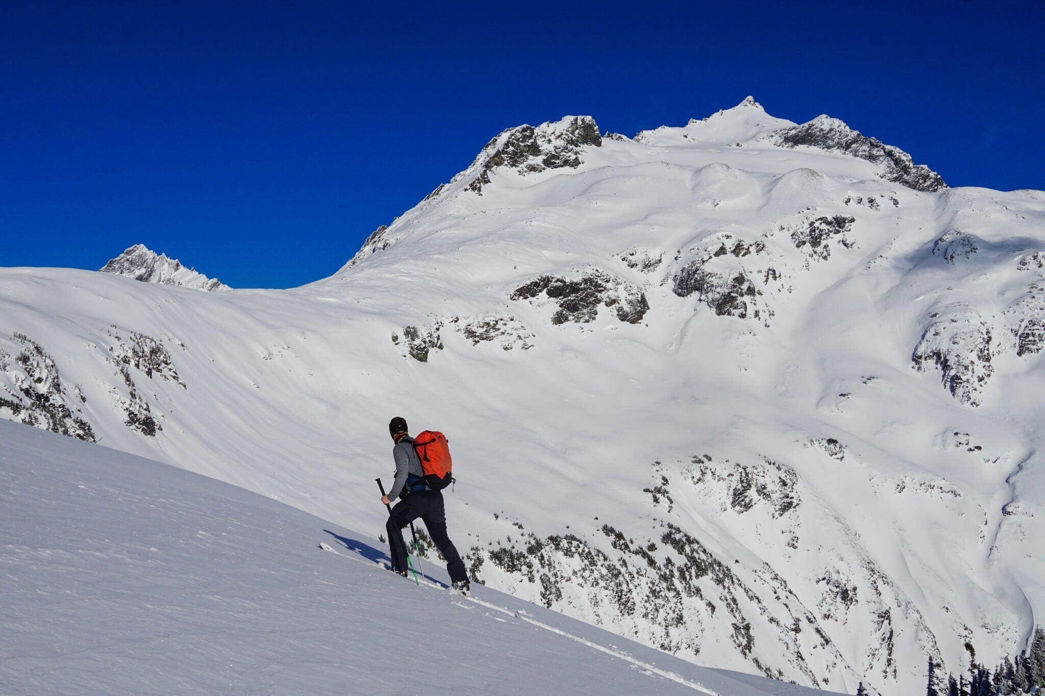 Washington Avalanche Courses: AIARE 1, Avalanche Rescue, and AIARE 2 in the Cascades
